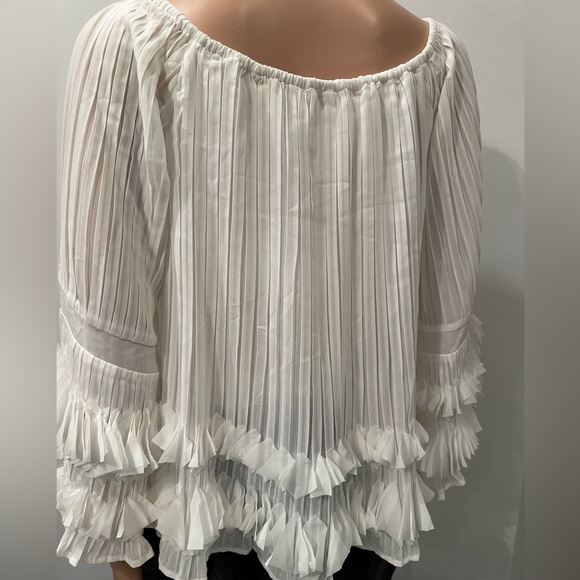 Line & Dot  off the shoulder Pleaded bell sleeve blouse - Picture 3 of 6